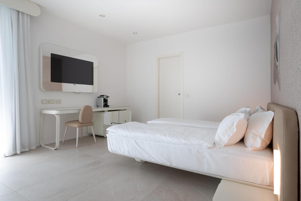 Unico Hotel Каорле Екстериор снимка