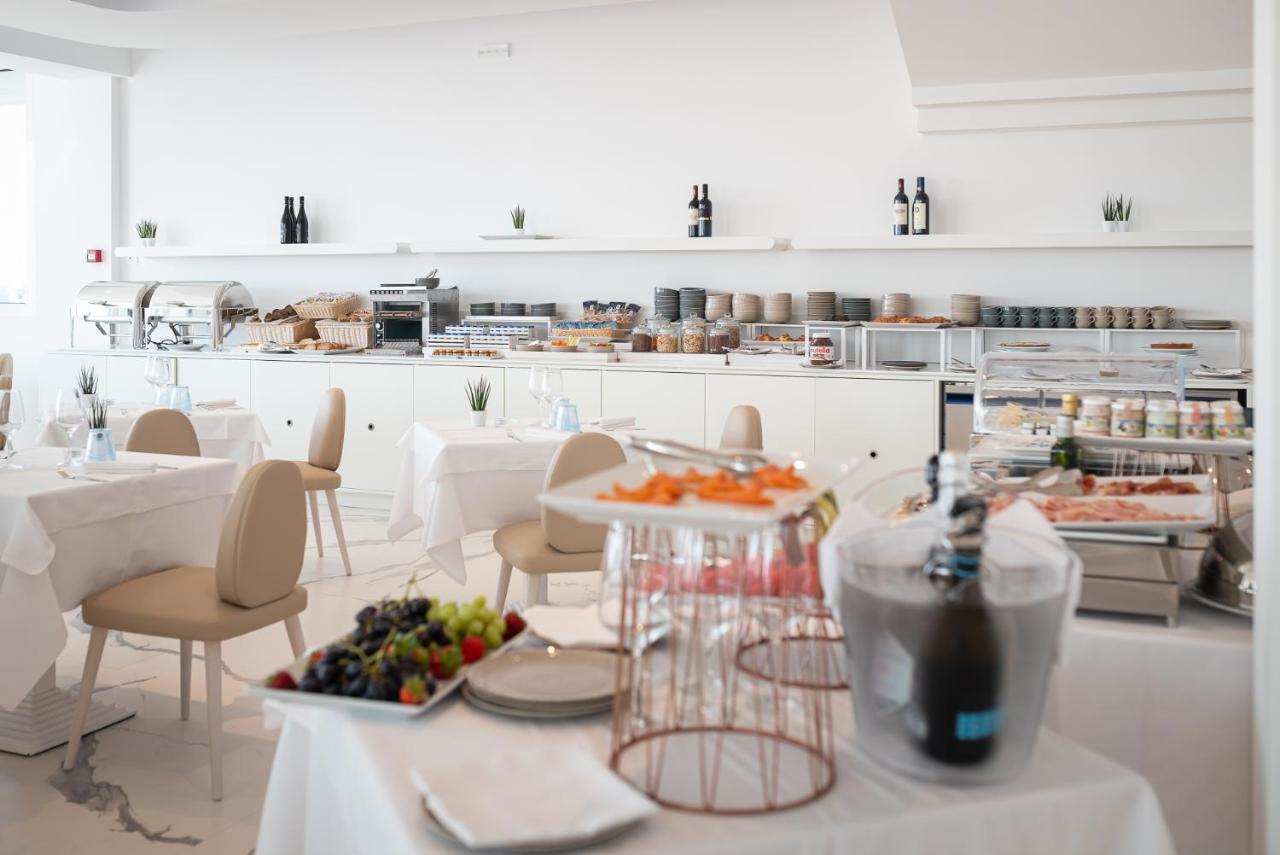 Unico Hotel Каорле Екстериор снимка