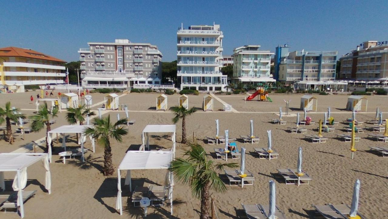 Unico Hotel Каорле Екстериор снимка