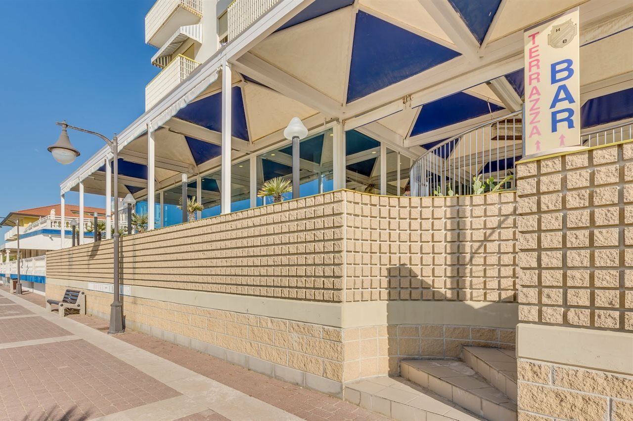 Unico Hotel Каорле Екстериор снимка